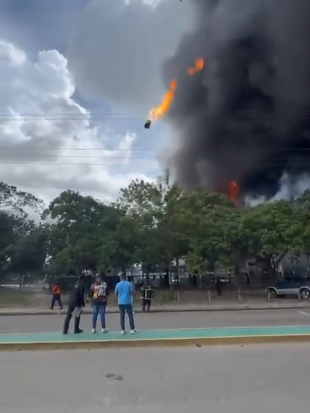 a Oliver le callo un meteorito mientras caminaba #viral #videoviral #venezuela #parati #larachaaaaaaaaaa🔥 