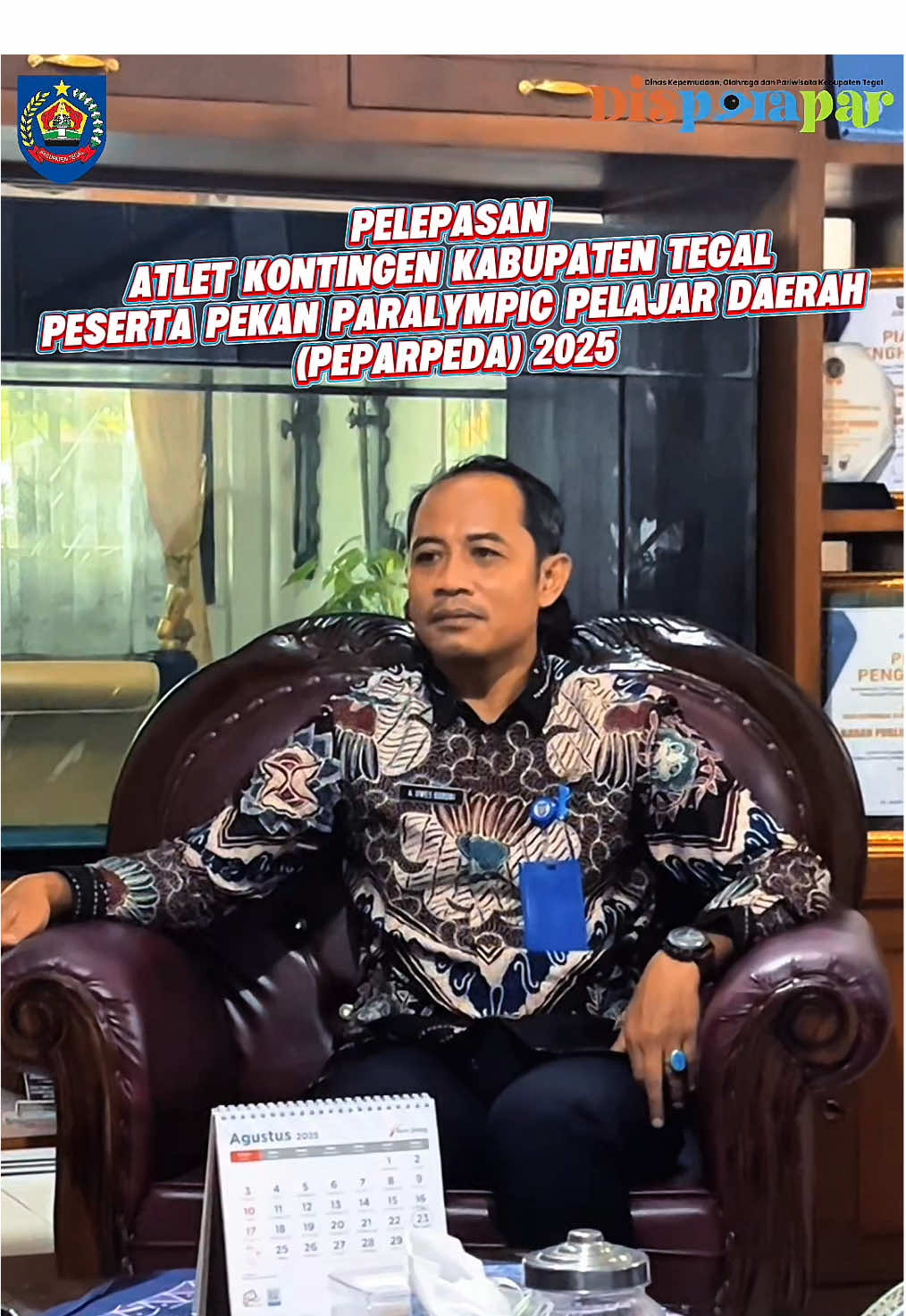 Kepala Disporapar Kab. Tegal, Akhmad Uwes Qoroni, didampingi oleh Kepala Bidang Olahraga, Putri Lintang, menggelar pelepasan atlet kontingen Kabupaten Tegal yang mengikuti Pekan Paralympic Pelajar Daerah (PEPARPEDA) 2025 pada Selasa Pagi (19/08/2025). PEPARPEDA merupakan kejuaraan olahraga yg dikhususkan bagi pelajar disabilitas, ajang ini digelar selama 3 hari di Kota Surakarta pada tanggal 19 s.d. 21 Agustus 2025. Kontingen Kabupaten Tegal mengirimkan 10 atlet dan 8 official dengan 4 cabang olahraga yakni para atletik, para bulutangkis, para tenis meja, serta para renang. Pelaksanaan PEPARPEDA yg diikuti oleh Kontingen Kabupaten Tegal didampingi oleh bidang olahraga Disporapar Kabupaten Tegal selama berlangsung. Mari kita doakan perjuangan anak-anak atlet PEPARPEDA 2025 agar sukses dan membuahkan hasil prestasi sesuai harapan.