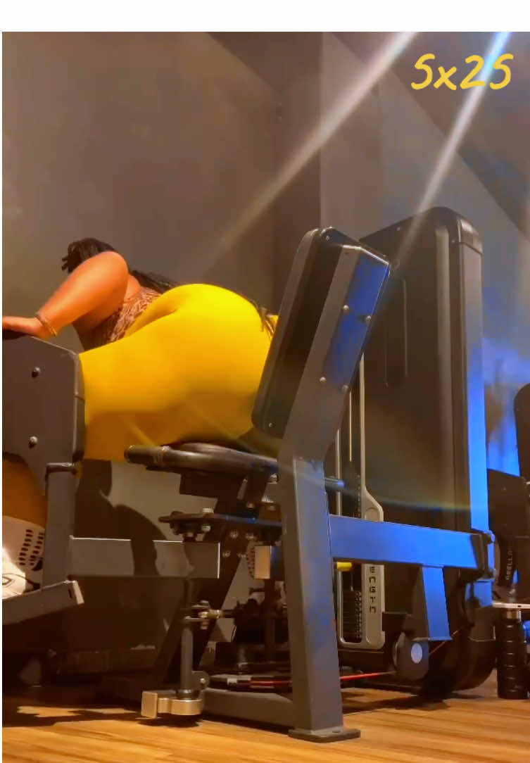 💛 #gym #glute #brasil #americalatina #tiktokviral 