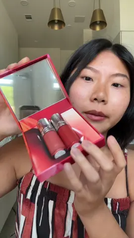 look how pretty the shade is!! #clarinslipoil #clarinslipcomfortoil #comfortlipoil 