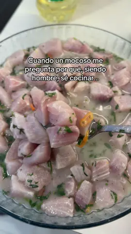 Saber cocinar no me quita lo hombre… me hace completo 😉 #hombresquecocinan #cheflife #cocinaconactitud #ceviche #tiktokfood 