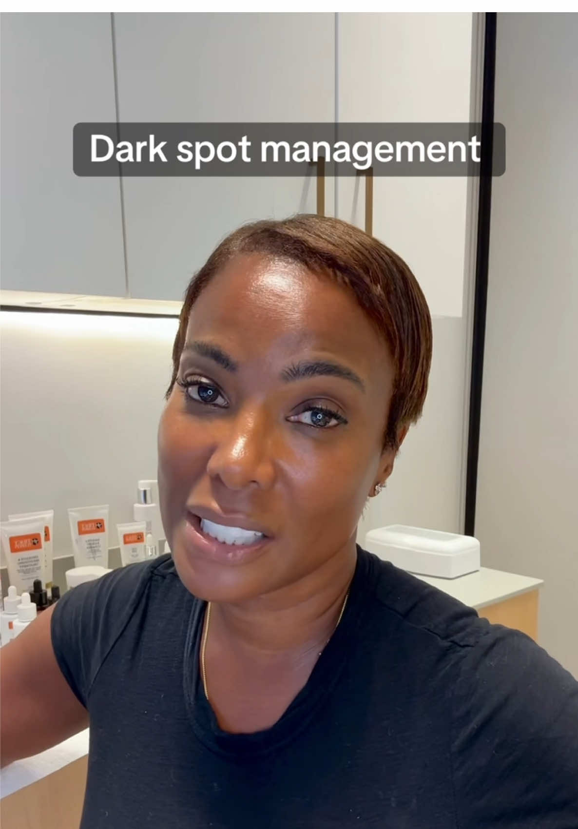 Dark spots darken in summer — but we’re not letting them win. 🌞✨ Here are powerhouse ingredients that keep hyperpigmentation in check (even when the sun is out): ✅ Tranexamic Acid ✅ Niacinamide ✅ Kojic Acid ✅ Arbutin ✅ Bearberry ✅ Willow Bark Plus don’t forget: ☀️ A good Vitamin C for daytime 👒 Hats + sunglasses 🧴 SPF 30–50 (the non-negotiable!) ✨ Comment glowing skin and I’ll send you a few of my favorite products with these ingredients. ✨ Save this for your next skincare run! 🛍️🧴