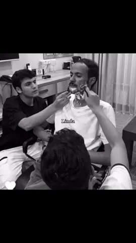 باللقطه الاولى شادين حيلهم بالحيل 😭 ، رغم اني مسافره ولاني فاضيه ابداً الا اني ماسحبت عليكم✋🏻 #دحام_الضحيك #سيف_الضحيك #محمد_الضحيك @دحام الضحيك 