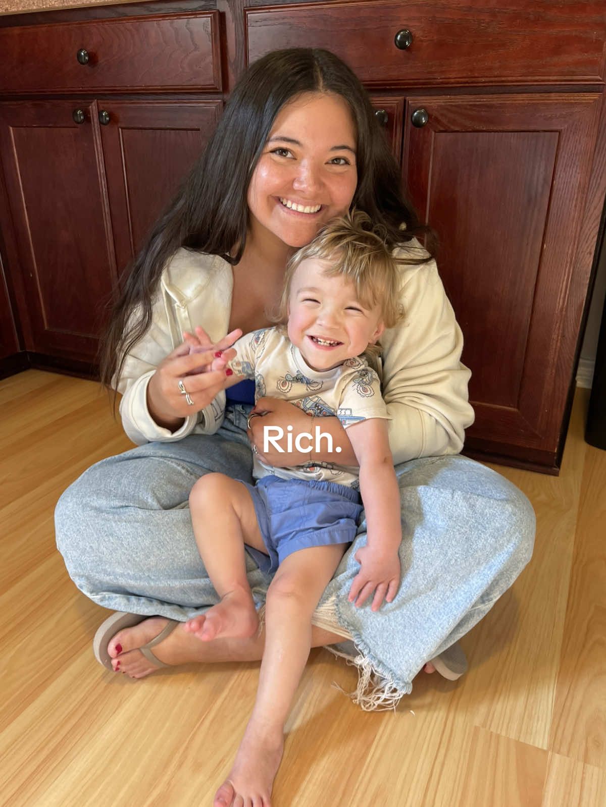 Been through every single life stage together but this one is veryyy sweet🫶🏻🥹💌 #rich #friendship #motherhood #momlife #auntie 