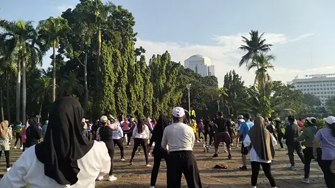 snm Renata Aerobic Monas setiap Minggu pagi pukul 6 45 terbuka untuk umum #zumba #dangdut #banyak instruktur #Renata #monas #