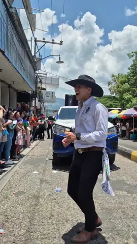 Un bombón asesino 🤠  #Jose🤠🤎 #fyp #vaquero #baile #desfile  