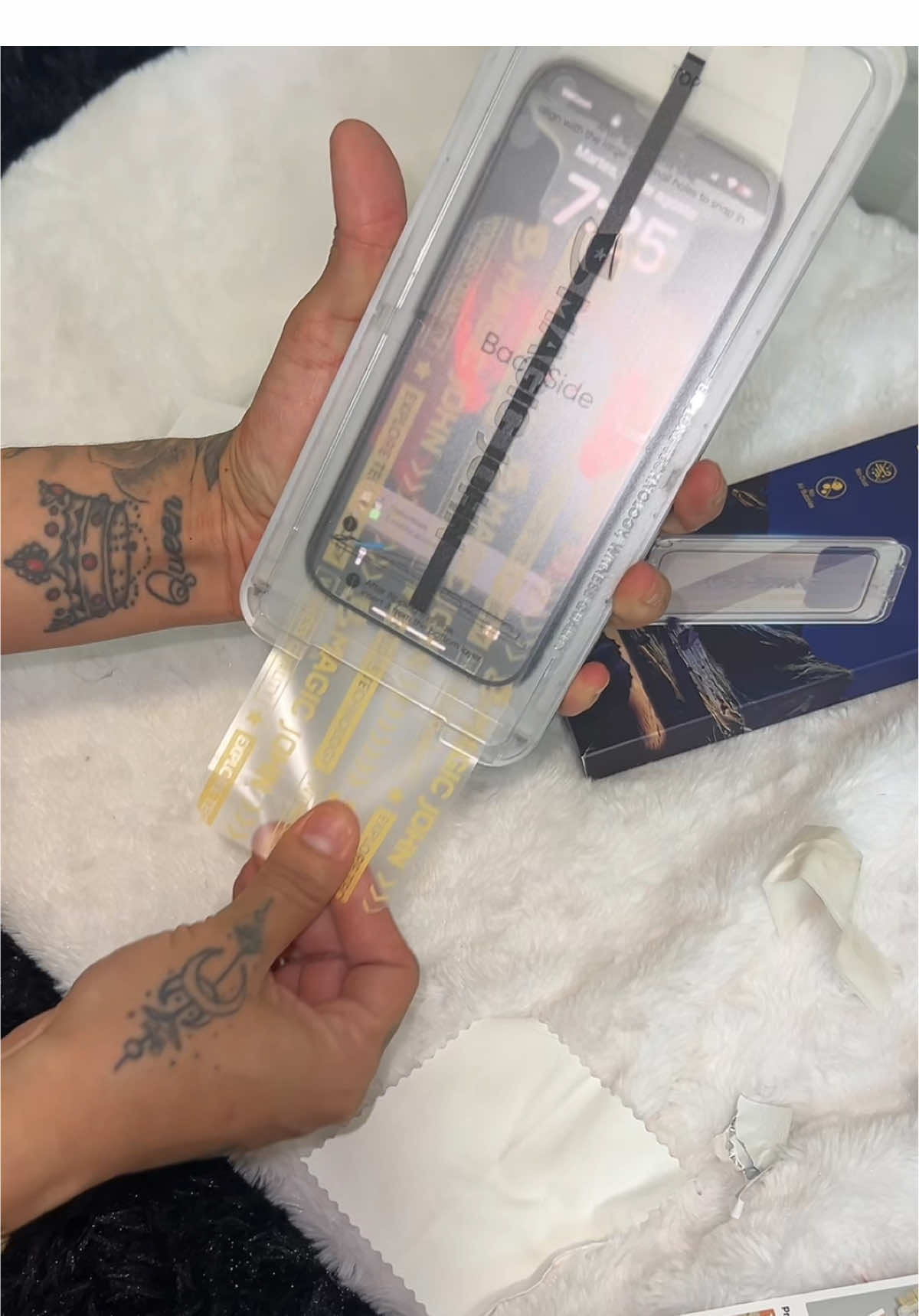 #tiktokshop #magicjohn #protectorpantalla Nuevo: protector de pantalla MAGIC JOHN Premium mejorado, a prueba de polvo, diseño sin burbujas, ultratransparente para iPhone y Samsung