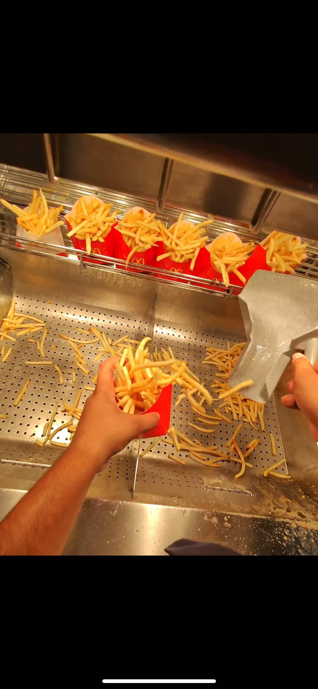 Works with me on fry station #fyp #mcdonalds #foryoupage #viralvideo #trending 