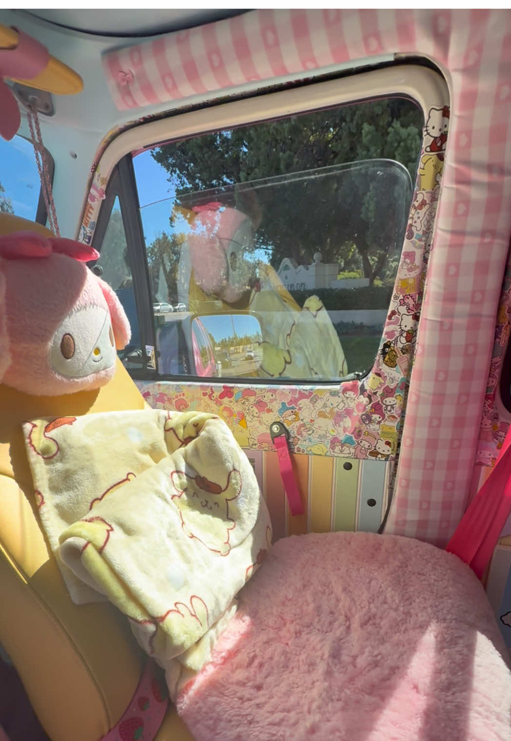 Perfect sunny San Diego day to drive Sally to work ☀️✨ #sally #daisyanddukevintagetrailers #couplegoals #carebears #hellokitty #ilsefied 