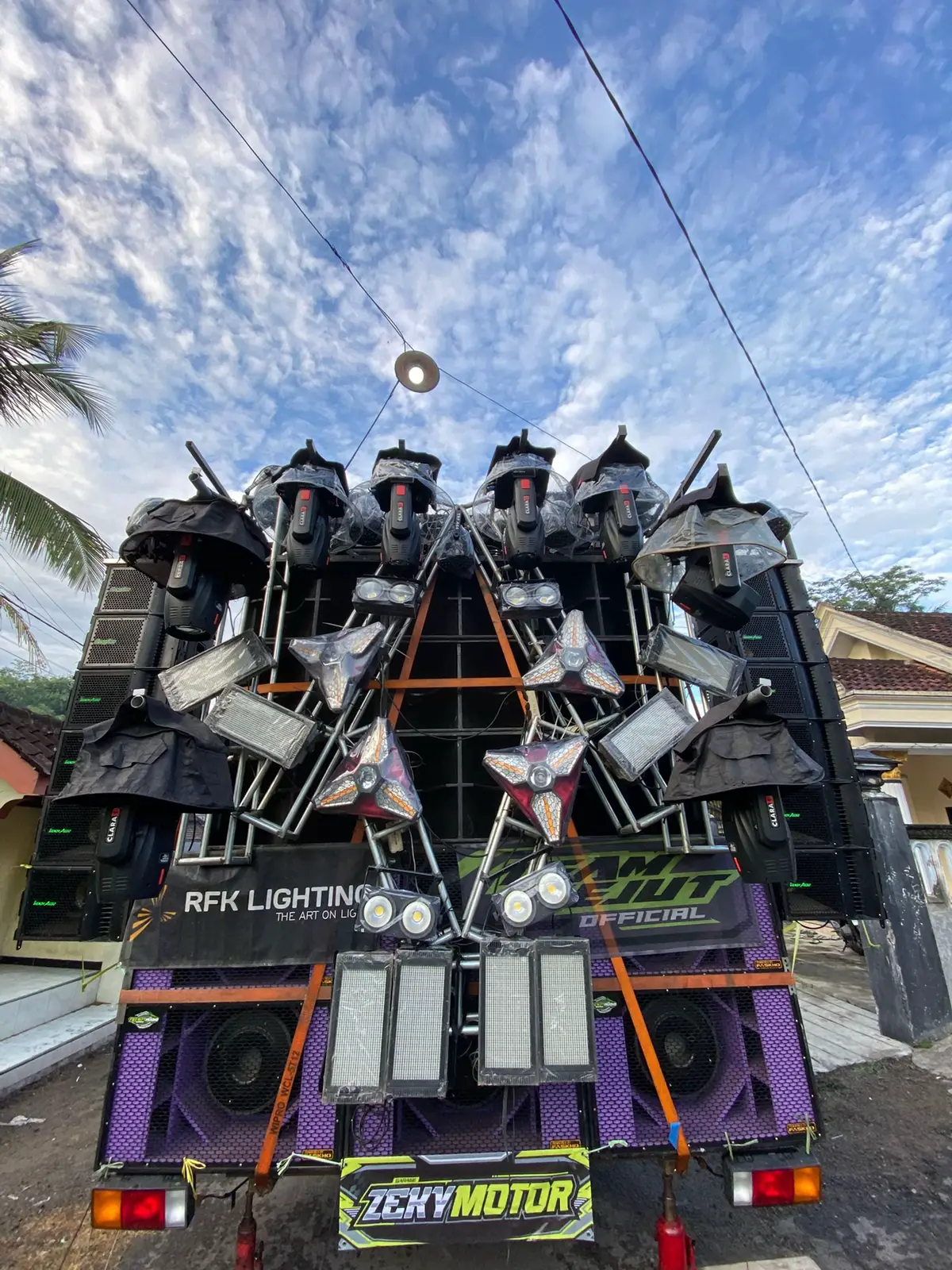 Feat trendy audio blitar🔥#fyp #rfklighting #matamatasyestem #soundsystemjawatimur #trendyaudioblitar @TEAMKEJUT_OFFICIAL @trendy audio blitar @CREW TRENDY AUDIO REAL✅ 