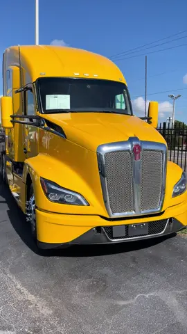 🚛💨 2022 Kenworth T680! ✅ Cummins X-15 engine ✅ Automatic transmission ✅ Tripac APU ✅ 458k miles 🔥 Only $82,900! 👉 Financing available for all credit types. Don’t miss out! ✨ 2022 Kenworth T680 🚛💨 ✅ Motor Cummins X-15 ✅ Transmisión automática ✅ Tripac APU ✅ 458k millas 🔥 Solo $82,900! 👉 ¡Financiamiento disponible para todo tipo de crédito! #KenworthT680 #TruckForSale #SemiTruckLife #TruckingBusiness #Camiones 