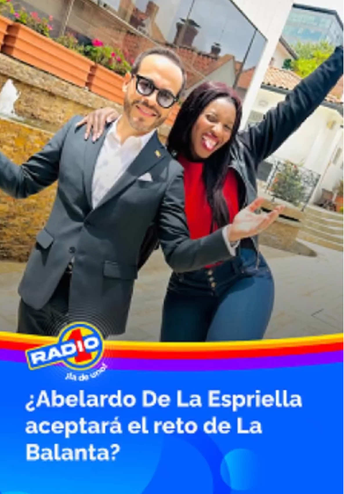 ¡Un bailecito con @Vickii Balanta! Creo que superé el reto @RadioUno_LaDeUno 🪩
