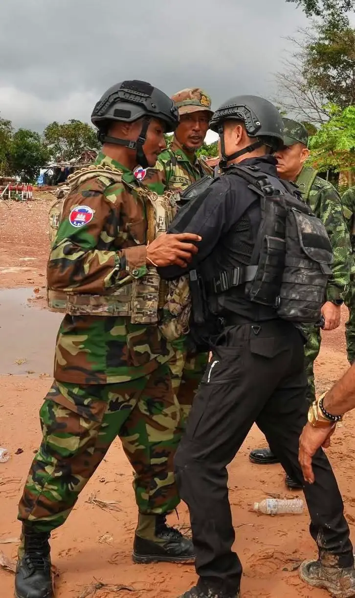 ចោរ​ឈ្លានពាន​ទឹក​ដីយេីង