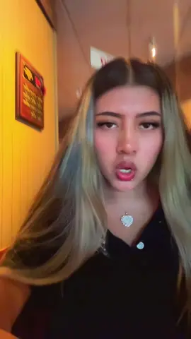 🧍🏽‍♀️