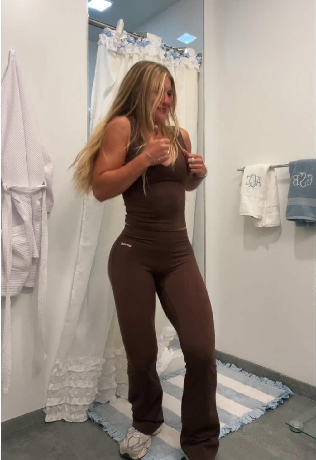 bathroom light dancin w me🤪 @DFYNE #newset #bringthisdancevack #hype #lfgboiz 