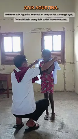 ADIK AGUSTINA. Ke sekoLah seLaLu menggunakan Pakian robek, syukur ada orang baik @yohanes.ch sudah mau membantu. Akhirnya adik Agustina ke sekoLah bisa menggunakan Pakian Layak._____ #merauke_papua #indonesia #fyp #tiktok #sekolahpedalaman 