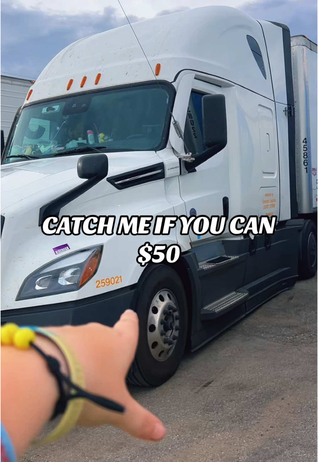 Drop a follow l so you know where i am at and maybe you’ll catch me on the road! 🛻 😉  #fypシ #truckers #catchme #cdllife #otrdriver #moneytok 