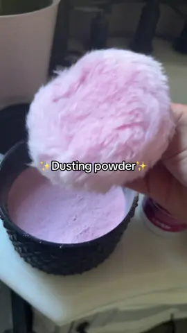 I’ve started dusting powder after showers and I LOVE it, smells soooo good and the one I have is sparkly pink!  @LUSH  #showerroutine #selfcareroutine #shower #dustingpowder #SelfCare 