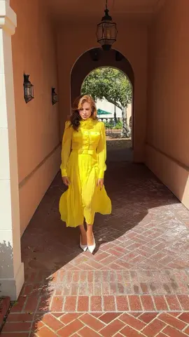 If you’re walking in a pretty dress and your creative content manager @isamaravery isn’t there to capture it, is it even happening?
