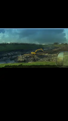 Either we are going 67+ ft deep into the earth or we are either going 45 to 50 ft with fill so far we have moved 3.7million yds of dirt ! With another million coming ! #fypシ #bluecollar #constructionlife #dirtwork #gulfcoastfuelsolutions 