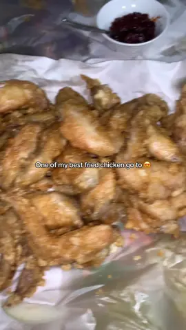 One of the best fried chicken nibbles I’ve had in my life. Though I live quite far, I still travel 40+ mins to grab my fav chicken nibbles from my fav takeaway 😁😍! 20 chicken nibbles + $2 chips for $25 for the pack! Yummy!  #fyp #auckland #nz #friedchicken #takeaway 