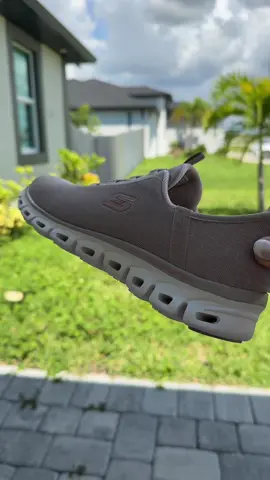 Los zapatos ideales para caminar y estar parados todo el día  #sliponshoes #zapatillascomodas  #womensneakers #slipon #skechers