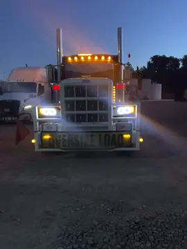 She’s running great! #femaletrucker #peterbilt #heavyhaul