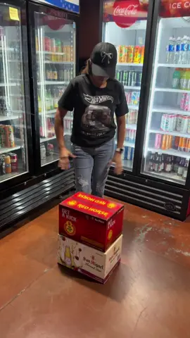 Naalala ko dati na ito iniinom ng papa ko, utusan sa tindahan na bumili ng redhorse. #redhorse Get Yours Now @The Silver Key Lounge 