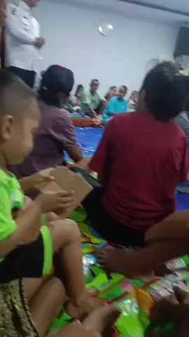 Dangke bnya bapak Gubernur su datang mangente katong di tampa pengungsian, mar aer mata zn bisa parlente hati 😭😭😭😭😭 #ananahunuth #ambonpride# 