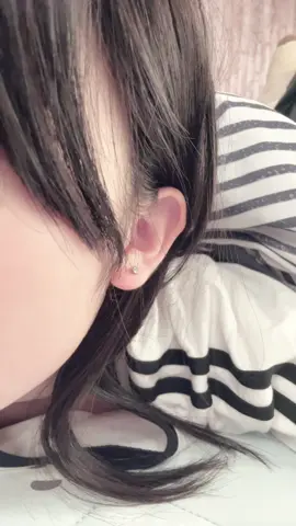 ピアス開けちゃった #ピアス #ファーストピアス #親に内緒 