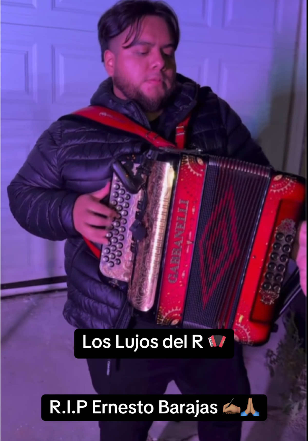 Pa los que me conocen personalmente saben que Enigma Norteño fue y es uno de mis grupos favoritos no solamente por el freddy 🪗 pero si no por las composiciones, la química, y el talento en ese cuadro🙏🏽🔥 hoy se nos fue una leyenda que dejó varios éxitos que se siguen y siguieran perdiendo en las tocadas 🔥❗️ R.I.P Ernesto Barajas ✍🏽  #loslujosdelr #enigmanorteño #ernestobarajas #rip #corridos 