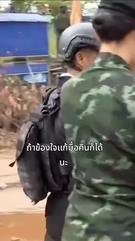 ร.ท.อะตอม ทหารหญิงไทย ชี้นิ้วสั่งให้ทหาร เขมรถอยกลับไปยังที่ตั้งเพราะโวยวายไม่หยุด