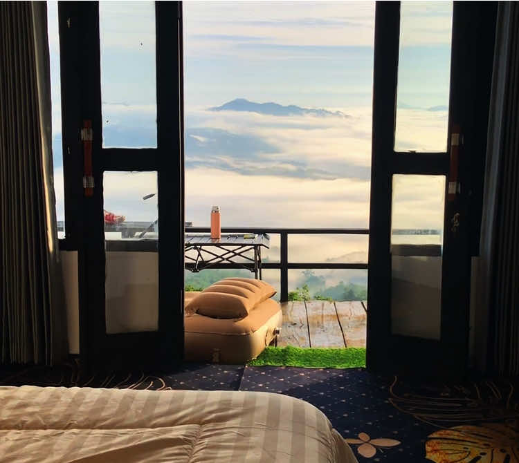 Halo kaka. Kren gak sih view seperti ini. Ini di vila bukit tempurung loh. Bisa dm admin untuk info lebih lanjut #bukittempurung  #lubukbangkar  #batangasai #sarolangun #fyp #viral @Radinal muhtar,SE @Official Bukit Tempurung @dusunlubukbangkar 