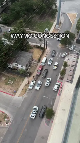 Waymo’s stuck in roundabout #atx #downtown #raineyst #waymo 