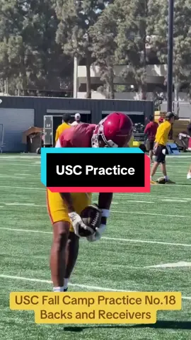 It’s mock game week for #USC! Here are the backs and receivers from Tuesday’s practice. #uscfootball🏈 #fighton 