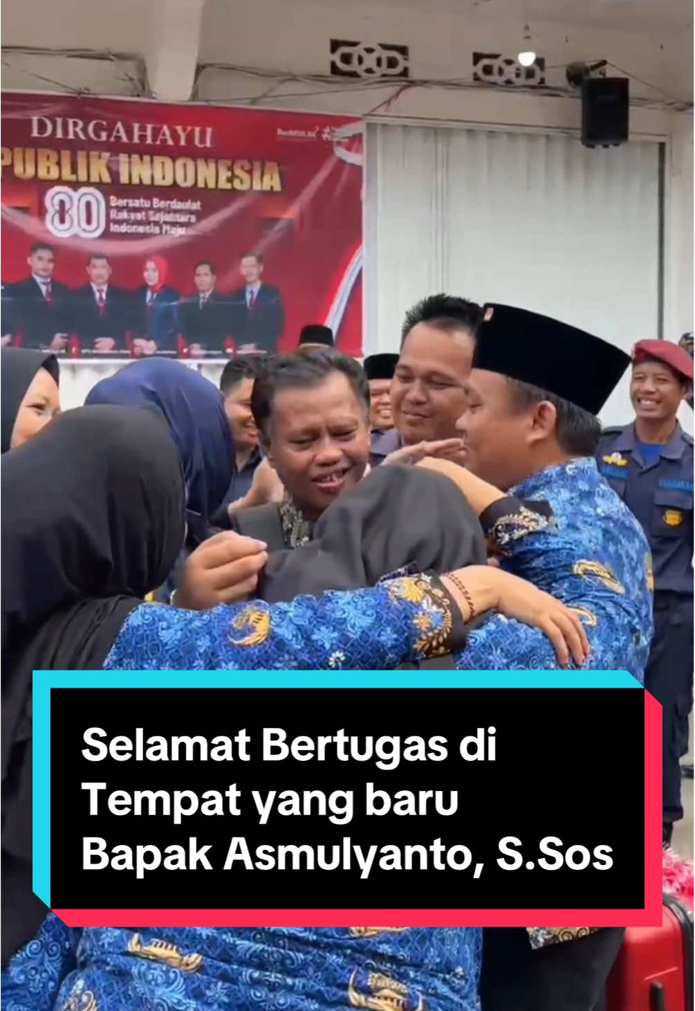 #Temanpemilih KPU Kabupaten Musi Rawas Utara mengucapakan selamat bertugas di tempat yang baru kepada Asmulyanto yang ditugaskan di KPU Provinsi DKI Jakarta. Terima kasih atas pengabdian dan dedikasinya selama di KPU Musi Rawas Utara, semoga selalu diberikan kesuksesan dan kemudahan dalam menjalankan tugas di tempat yang baru. #kpumelayani #kpumuratara