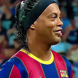 The legend Ronaldinho #skills #football #ronaldinho #R10 