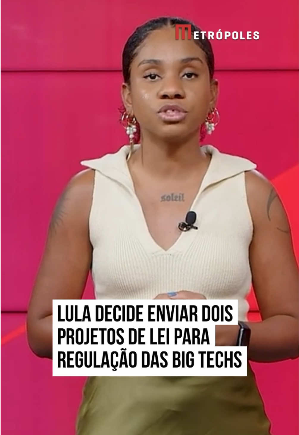 O #presidente Luiz Inácio Lula da Silva (PT) decidiu enviar dois projetos de lei ao #Congresso Nacional para regulamentar as plataformas digitais. Um trata da regulação desses serviços #digitais, e outro, sob o ponto de vista econômico, propõe regras sobre a concorrência entre empresas de tecnologia, as chamadas big techs. A expectativa é que os textos sejam encaminhados ao Congresso na próxima semana, após o presidente retornar da viagem que fará à Colômbia. O governo ainda aguarda a Câmara dos Deputados concluir a votação do chamado PL da Adultização. A urgência da matéria será analisada nesta terça-feira (19/8). O tema da regulamentação das redes ganhou tração após o vídeo do influenciador Felca, que denunciou a exposição de crianças e adolescentes nessas plataformas. Nessa segunda-feira (18/8), o presidente Lula voltou a fazer coro pela regulação como forma de combater crimes na esfera digital. “Nossas sociedades estarão sob constante ameaça sem a regulação das big techs. Esse é o grande desafio contemporâneo de todos os estados”, disse Lula, durante a visita do presidente do Equador, Daniel Noboa. #TikTokNotícias  📹 Rebeca Borges/ Metrópoles
