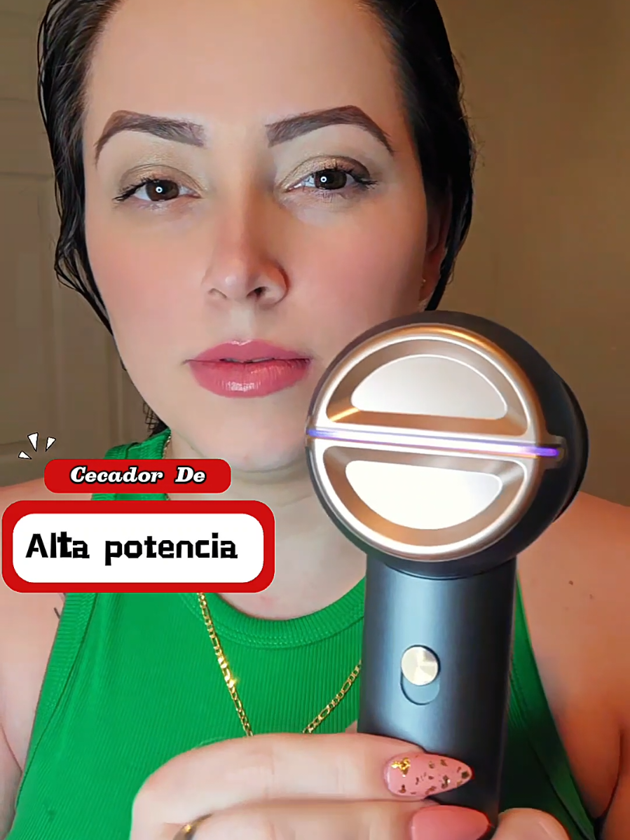Este secador de alta velocidad y tecnología iónica te da un secado rápido, con menos frizz y más brillo 💆‍♀️💨. 🔹 Potente, ligero y elegante. 🔹 500 millones de iones negativos para un cabello sedoso. 🔹 Reduce el ruido y seca en tiempo récord. Ideal para usar todos los días sin dañar tu pelo. 🌟 #hairdryer #afordable #hairstyle  #foryou #girls 