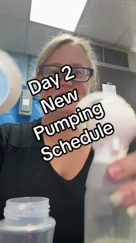 Looks like we may be onto something here! 👀😍❤️ #therelatablemom #relatablemom #pumping #pumpingjourney #pumpingmom 
