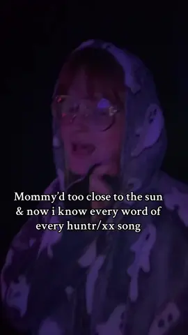 Not it playing in my glasses #momtok #kpopdemonhunters 