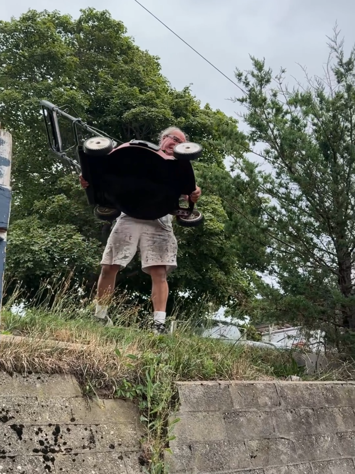 WHY DOESNT THIS LAWN MOWER WORK??? SUBSCRIBE TO YOUTUBE & WATCH THE FULL VIDEOS!!! #wildfire #repaiR #how #makeshiftgarage #nyc #makeshifthappen #makeshift #cool #crazystory #happen #car #mechanic #welder #fast #stick #huh #wow #forypupage #fyp #viralvideo
