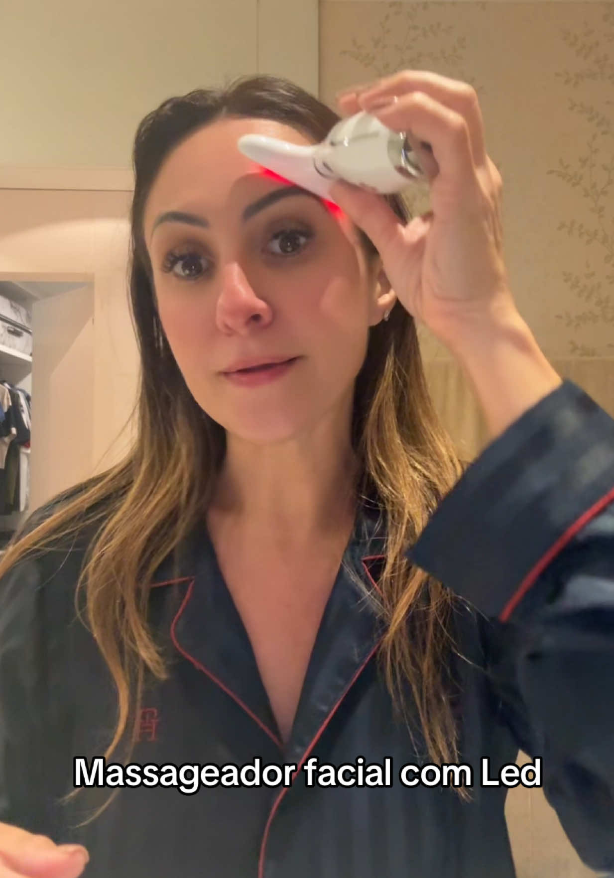Massageador facial com Led #tiktokshopfamiliapimentel #led #skincare 