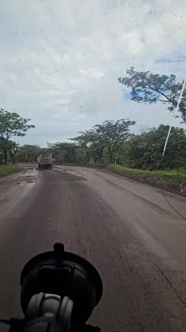 lewat jalur gaza #drivertambang #tambangbatubara #haulingbatubara #masukbaranda #fypシ゚viral 