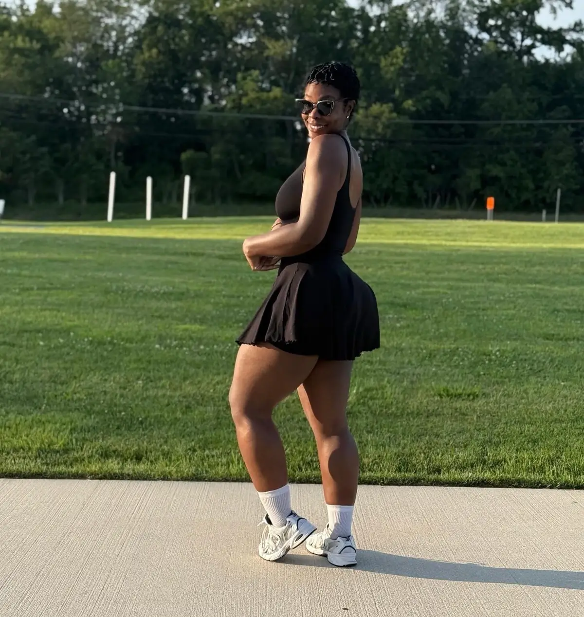 😎Summer is going by so fast but I’m honestly looking forward to the fall. These past few weeks I prioritized REST over Reps and I feel amazing. Besides the fact that I’ve been Working my Behind Off and sleeping like a Pregnant woman , I’m Splendid! 😂