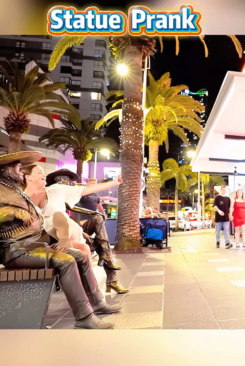 Statue prank🤣🤣 What is this lady doing?? #fun #funny #bushman #prank #scaryprank #haha #fyp #foryou #sofunny #sofunny #scary #statue #bushmanprank 