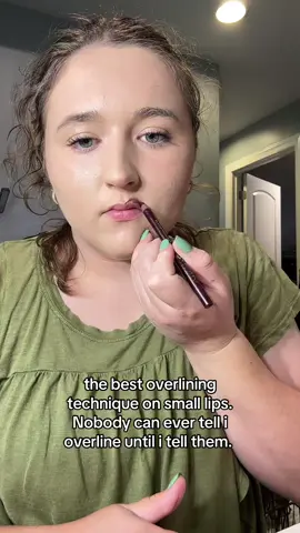 people are always so shocked. #howtooverlinelips #overlinedlips #howtooverlineyourlips #makeuphacks #2025makeup 