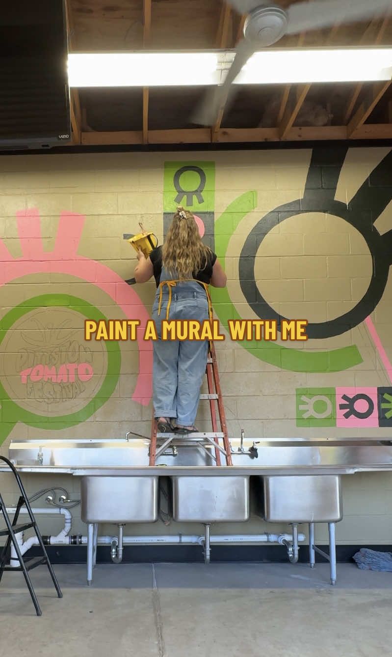 Sorry I didn’t post an outfit today, I was booked and busyyy 👩🏼‍🎨 #art #mural #paintwithme #coolgirlaesthetic #fyp 