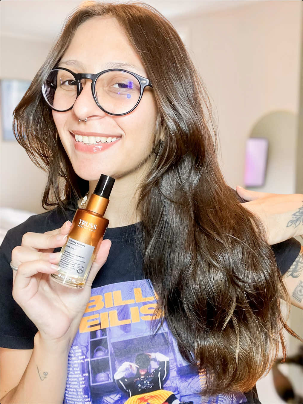 ✨ Esse é o tipo de produto que muda o jogo no cabelo! ✨ O Óleo Nutri Infusion de @TRUSS trouxe VIDA pro meu fio desde a primeira aplicação: brilho, maciez, alinhamento e um cheiro delicioso que fica até depois da lavagem 😍 Vale cada centavo! 👉 E aí, você já testou esse óleo milagroso? Me conta nos comentários 💬 #TrussHair #NutriInfusion #HairCare #OléoNutritivoTruss #TrussOleoNutriHTC 