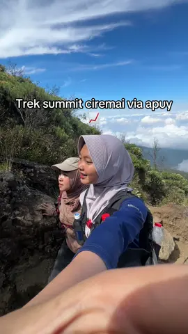 Trek summit nya mantap 😎 #ciremai3078mdpl #ciremaiviaapuy #fypagetiktok #pendakiindonesia #wanitapendaki 